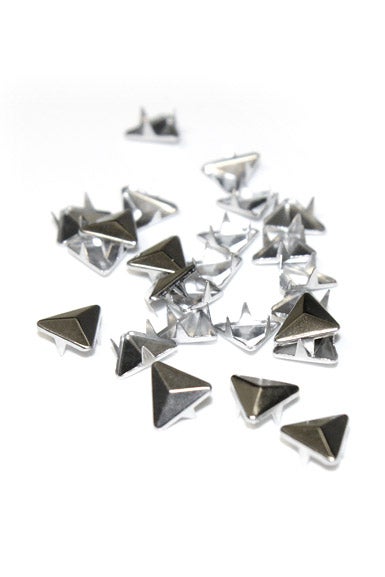 Hopeanv&auml;riset 8mm Kolmio Pyramidi-Irtoniitit 25kpl