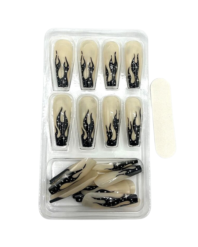 Tekokynnet ja kynsitarrat- Flames